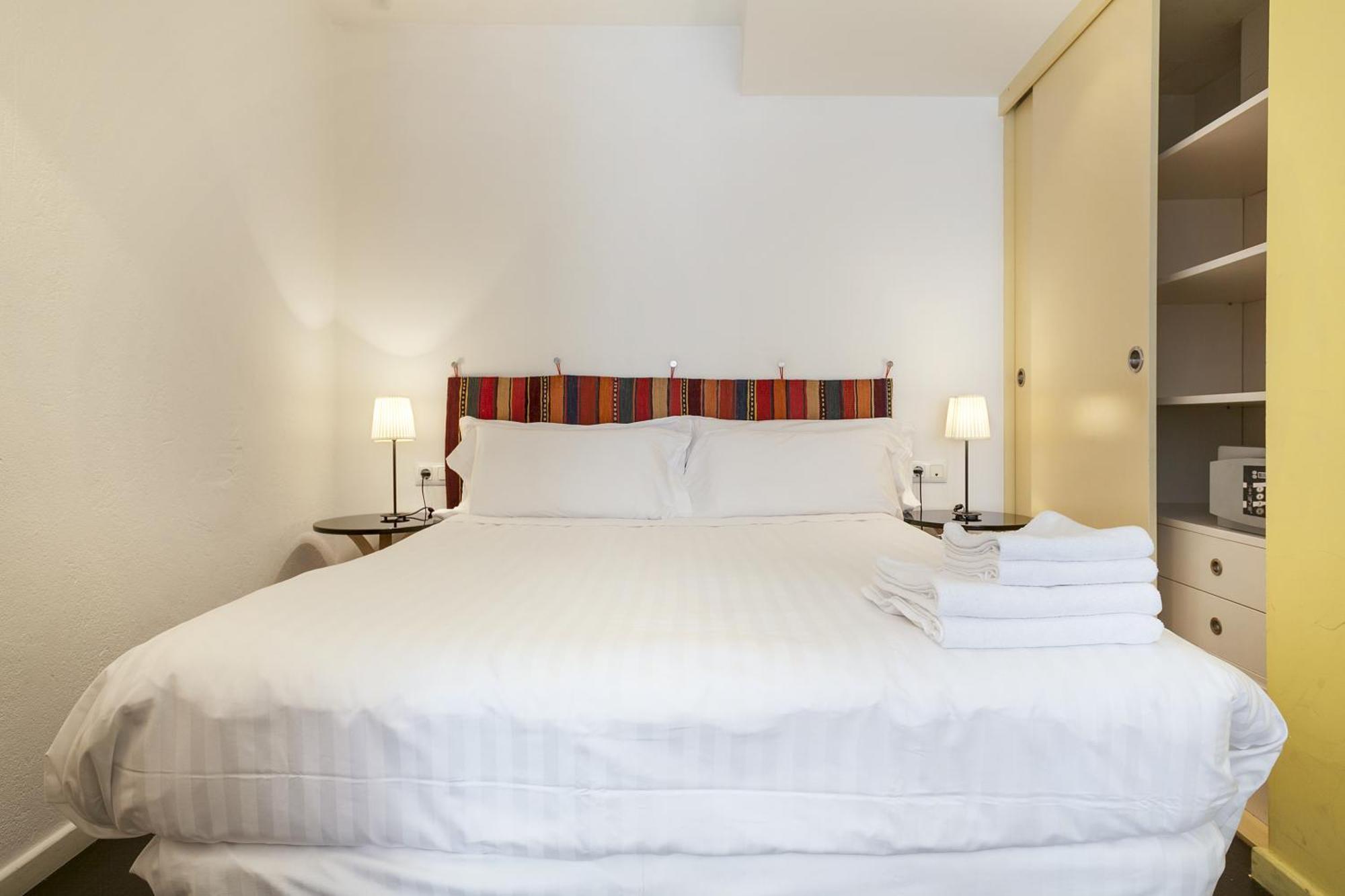 Inside Barcelona Apartments Esparteria Стая снимка